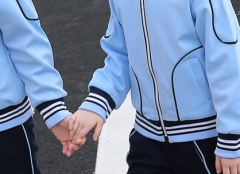 中学生校服袖子的设计构成是什么？